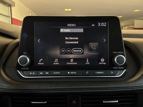 Used 2025 Nissan Rogue SV FWD image 29