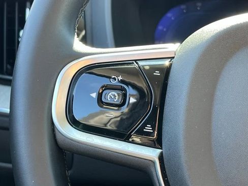 Used 2025 Volvo XC60 B5 Plus image 16