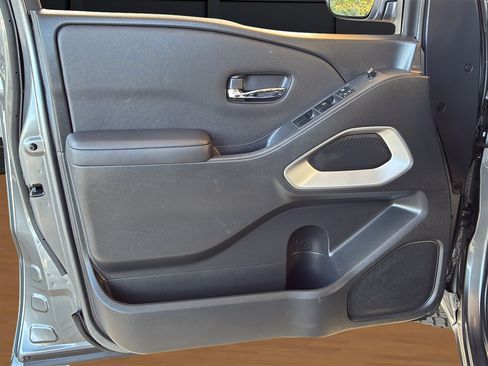 Used 2024 Nissan Frontier SV image 22