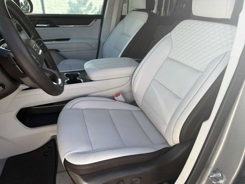 Used 2025 GMC Acadia Denali w/ Super Cruise Package FWD image 19