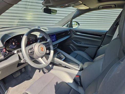 Certified 2025 Porsche Macan 4 Electric AWD/4WD image 4