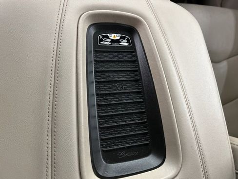 Used 2020 Cadillac Escalade Premium Luxury image 22