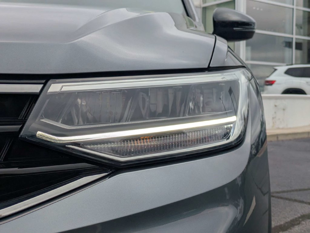 Certified 2024 Volkswagen Tiguan SE R-Line FWD image 11