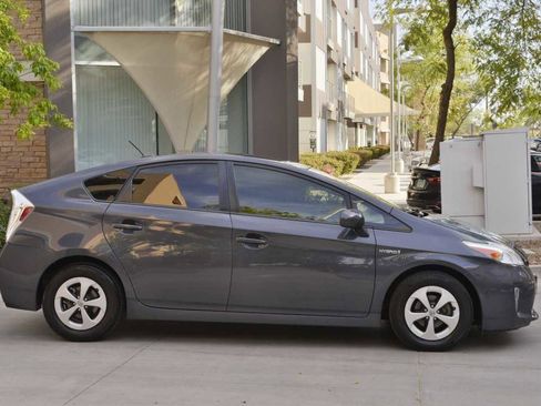 Used 2014 Toyota Prius Three image 4