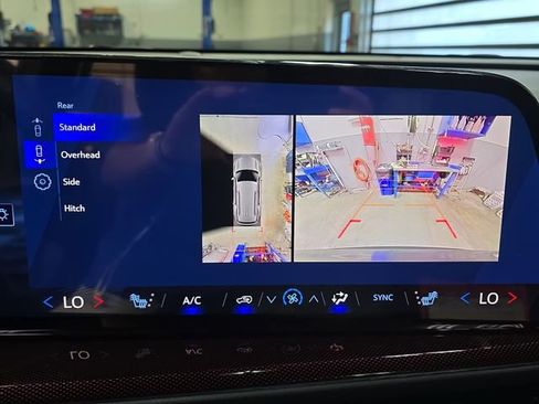 New 2026 Chevrolet Traverse Z71 w/ Enhanced Driving Package AWD/4WD image 28
