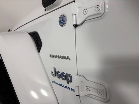 Used 2023 Jeep Wrangler Unlimited Sahara w/ Cold Weather Group AWD/4WD image 34