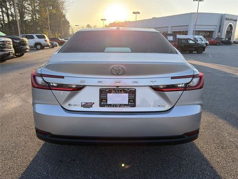 Used 2025 Toyota Camry LE image 4