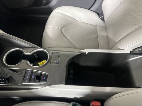 Used 2023 Toyota Camry XLE image 19