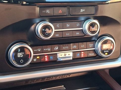 Used 2024 Ford Expedition Limited image 15