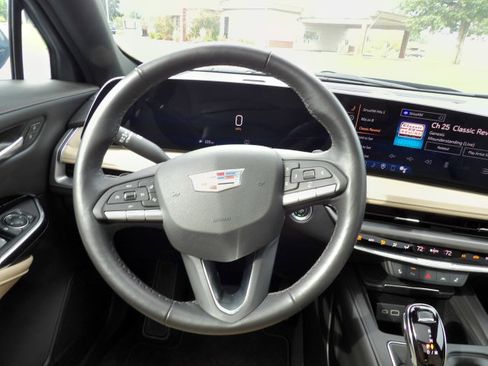 Used 2024 Cadillac XT4 Premium Luxury image 30