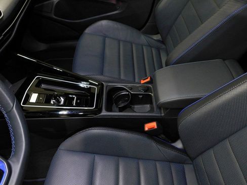 Used 2025 Volkswagen Golf image 37