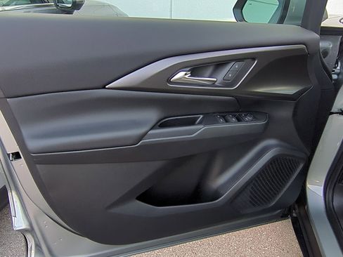 New 2026 Chevrolet Equinox EV LT image 22