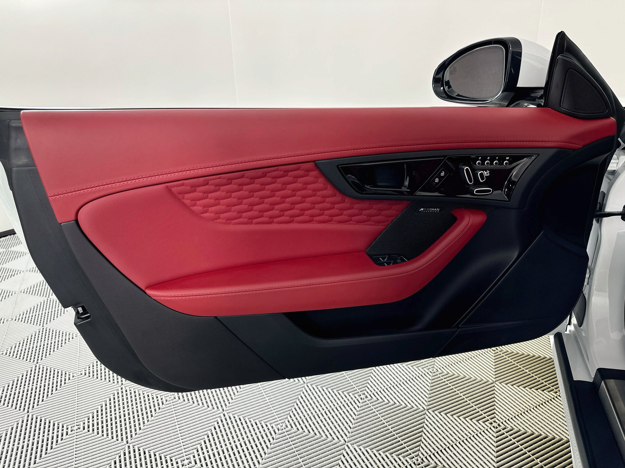 Certified 2024 Jaguar F-TYPE R AWD/4WD image 15