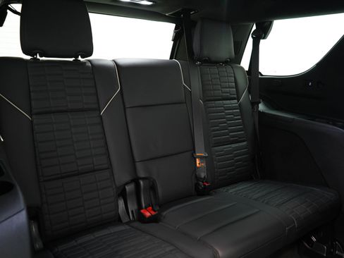 Used 2024 Cadillac Escalade Premium Luxury Platinum AWD/4WD image 14