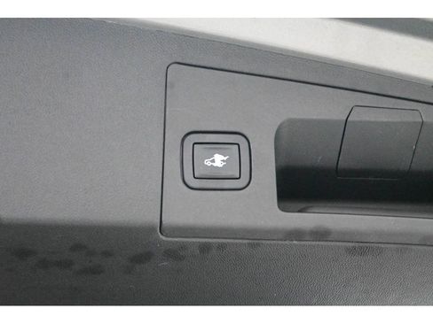 Used 2018 Cadillac XT5 Luxury w/ Driver Awareness Package image 52