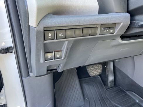 Used 2023 Toyota Sienna LE FWD image 17