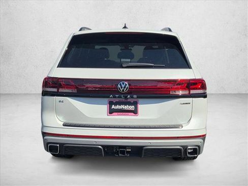 New 2026 Volkswagen Atlas Peak Edition image 8