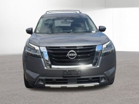 Used 2022 Nissan Pathfinder Platinum w/ Cargo Package AWD/4WD image 3
