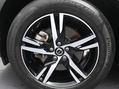 Used 2023 Volvo XC40 B4 Core FWD image 12