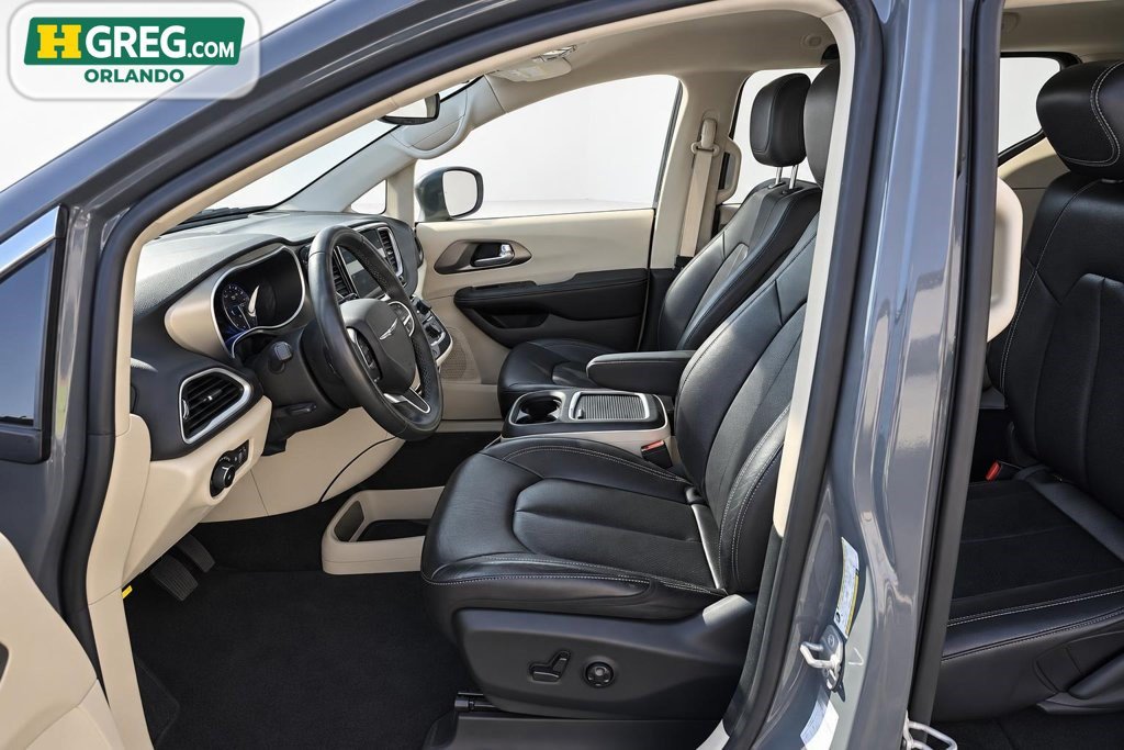 Used 2022 Chrysler Pacifica Touring-L FWD image 10