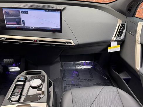 New 2026 BMW iX xDrive60 w/ Premium Package image 17