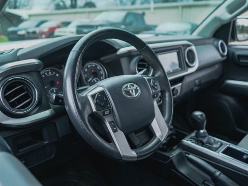 Used 2016 Toyota Tacoma SR5 image 6