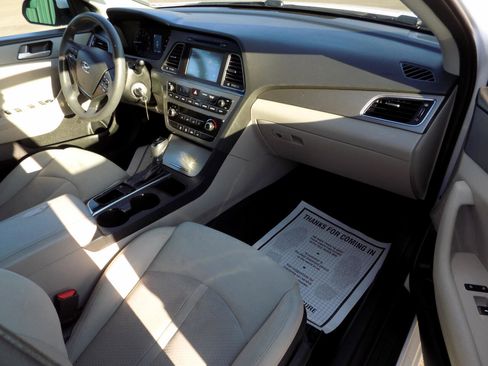Used 2016 Hyundai Sonata SE image 12