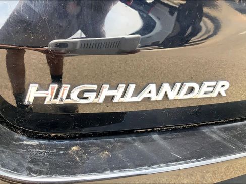 Used 2017 Toyota Highlander SE AWD/4WD image 33