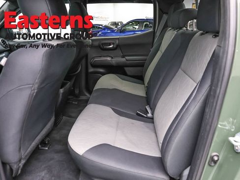 Used 2022 Toyota Tacoma TRD Sport AWD/4WD image 21