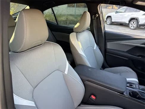 Used 2025 Toyota Camry SE image 16