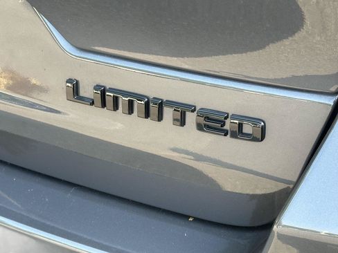 Used 2025 Jeep Grand Cherokee Limited w/ Black Appearance Package AWD/4WD image 10