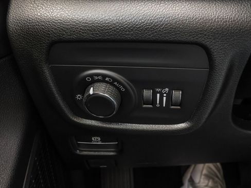 New 2025 Jeep Grand Cherokee Altitude image 28