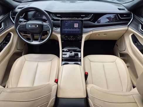 Used 2023 Jeep Grand Cherokee 4WD 4xe image 23