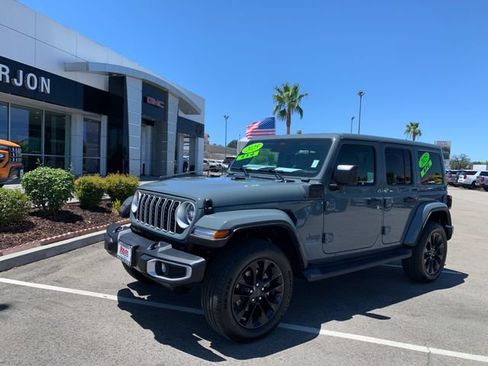 Used 2025 Jeep Wrangler Unlimited Sahara AWD/4WD image 1