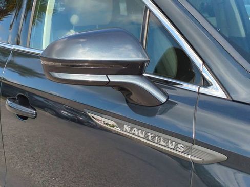 Used 2022 Lincoln Nautilus Reserve w/ Equipment Group 201A image 12