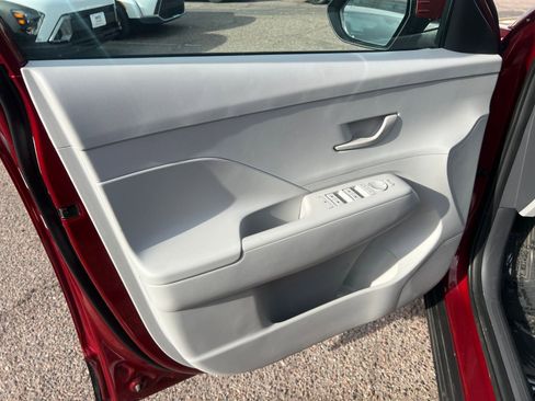 Used 2025 Hyundai Kona SEL image 18