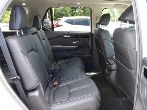 Used 2025 Honda Pilot Touring image 14