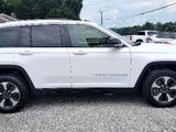 Used 2024 Jeep Grand Cherokee Limited image 3