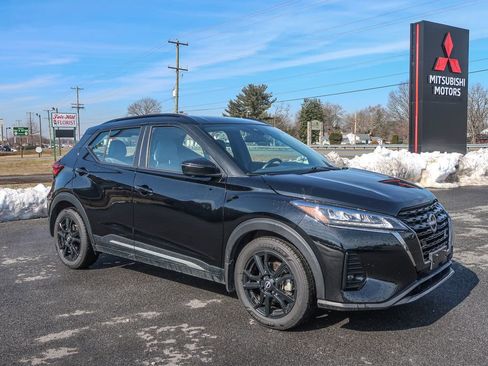 Used 2023 Nissan Kicks SR w/ SR Premium Package image 1