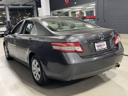 Used 2010 Toyota Camry LE FWD image 17