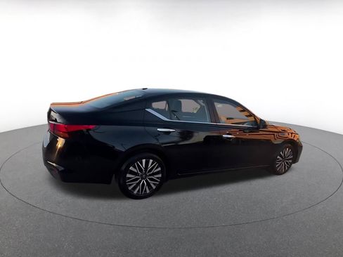 Used 2023 Nissan Altima 2.5 SV image 14