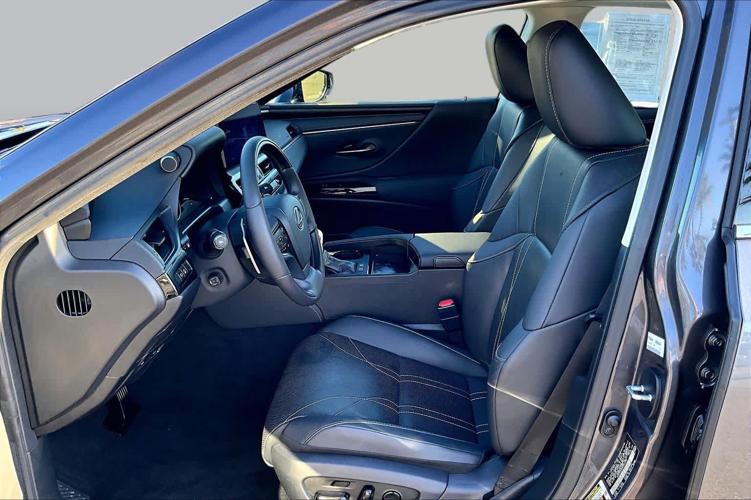 Used 2023 Lexus ES 300h w/ Accessory Package (Z1) FWD image 7
