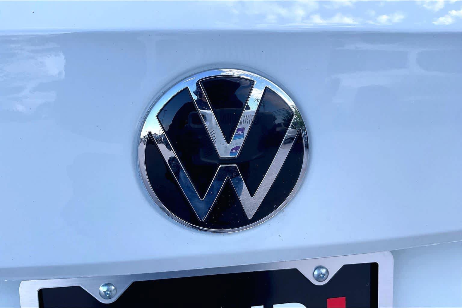 Used 2023 Volkswagen Taos SE FWD image 30