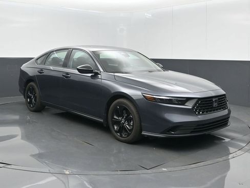 Used 2025 Honda Accord SE image 1