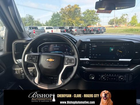 Used 2023 Chevrolet Silverado 1500 LT AWD/4WD image 15