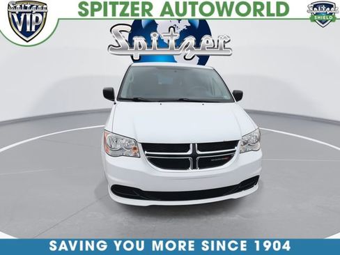 Used 2017 Dodge Grand Caravan SE image 3