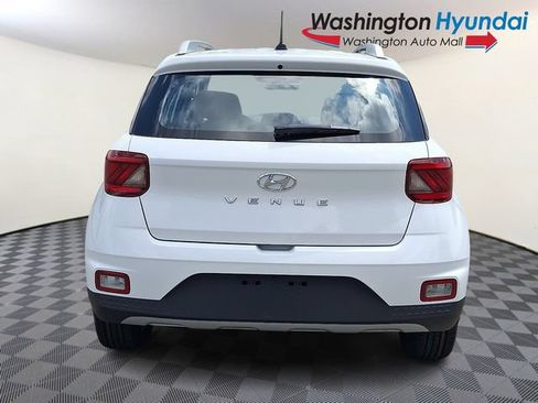 Certified 2023 Hyundai Venue SEL FWD image 5