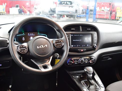 Used 2024 Kia Soul LX w/ Option Group 015 FWD image 9