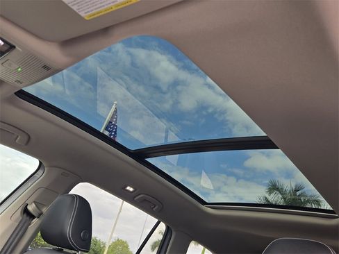 Certified 2025 Volkswagen Atlas SE w/ Panoramic Sunroof Package image 19
