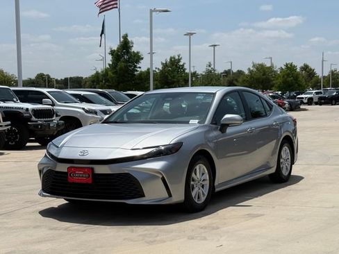 Used 2025 Toyota Camry LE FWD image 8
